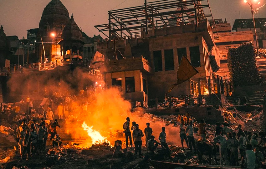 Death_Rebirth_Night_Walk_Varanasi_03.jpg