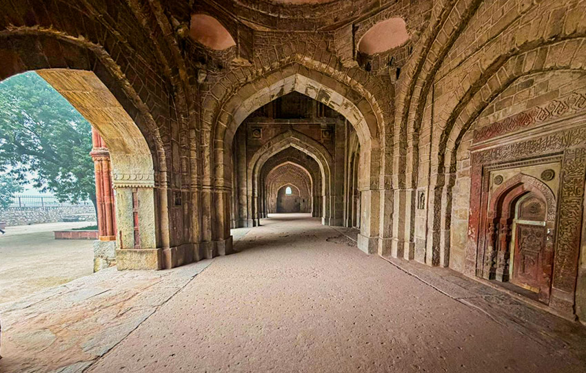 mehrauli-archeological-photography-tour