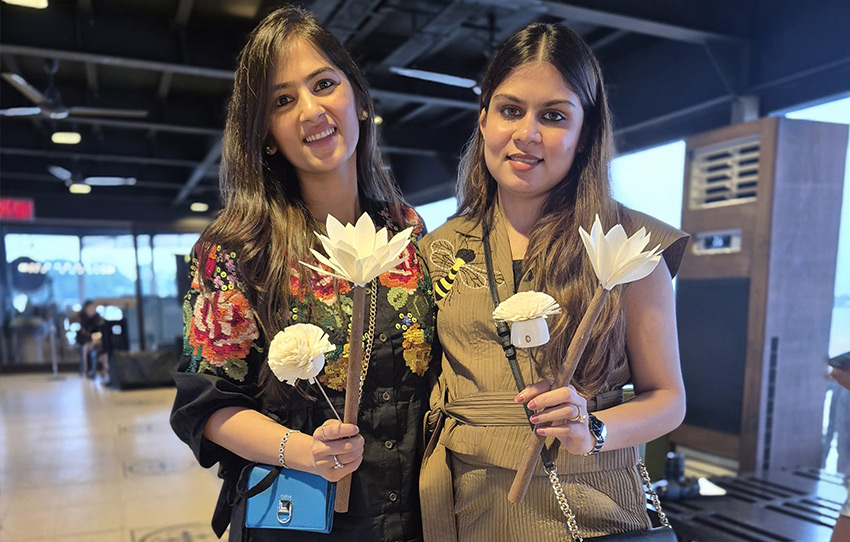 shola-flower-making-with-an-artist-from-shantiketan