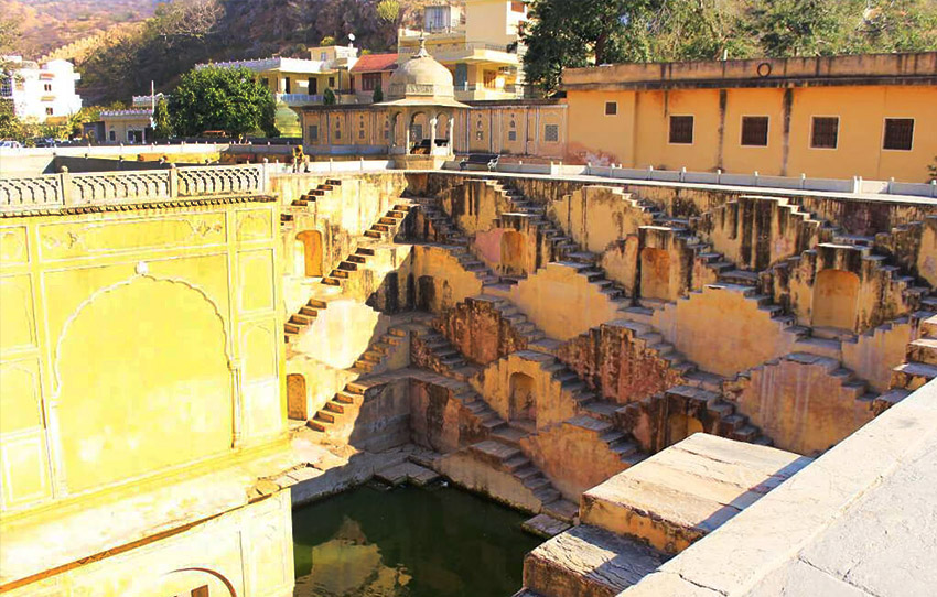 amber-palace-water-walk