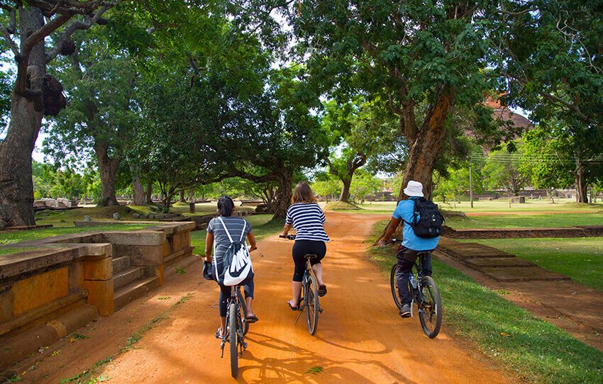 anuradhapura-cycle-through-unesco-with-a-local-guide